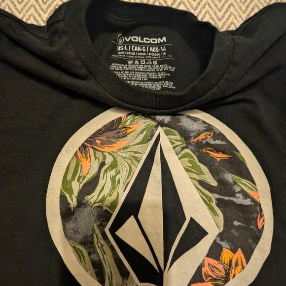 🛍️4 For $15🛍️Volcom Black Graphic T-Shirt - Picture 2 of 6